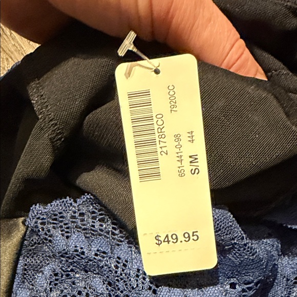 Elegant Lace Deep V-Neck Teddy Bodysuit - Blue - Picture 5 of 8